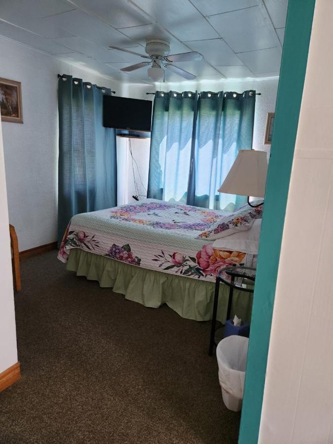 Little River Motel Saint Regis St. Regis ภายนอก รูปภาพ
