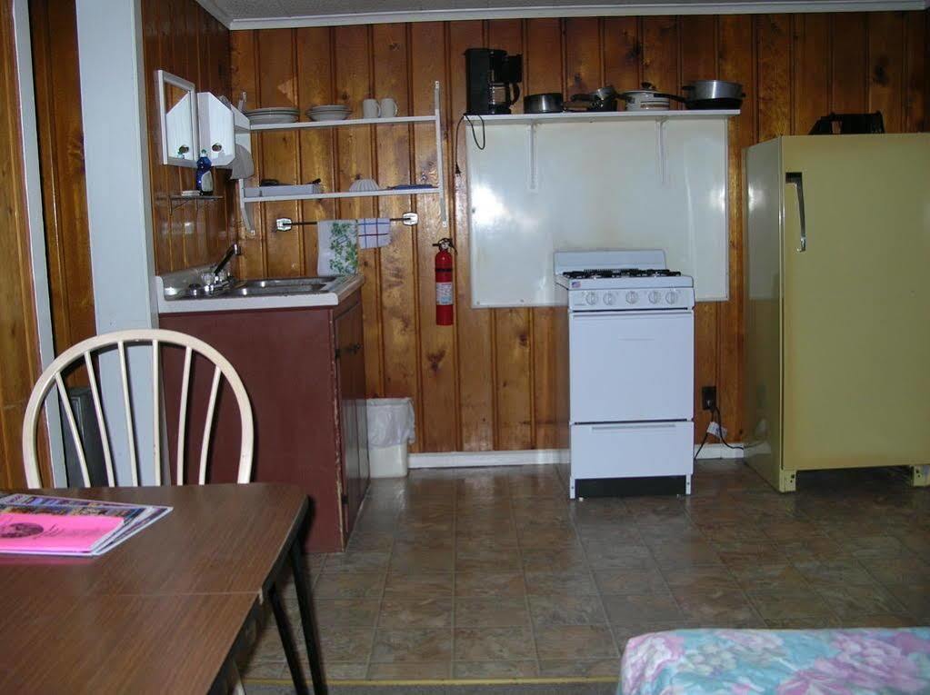 Little River Motel Saint Regis St. Regis ภายนอก รูปภาพ