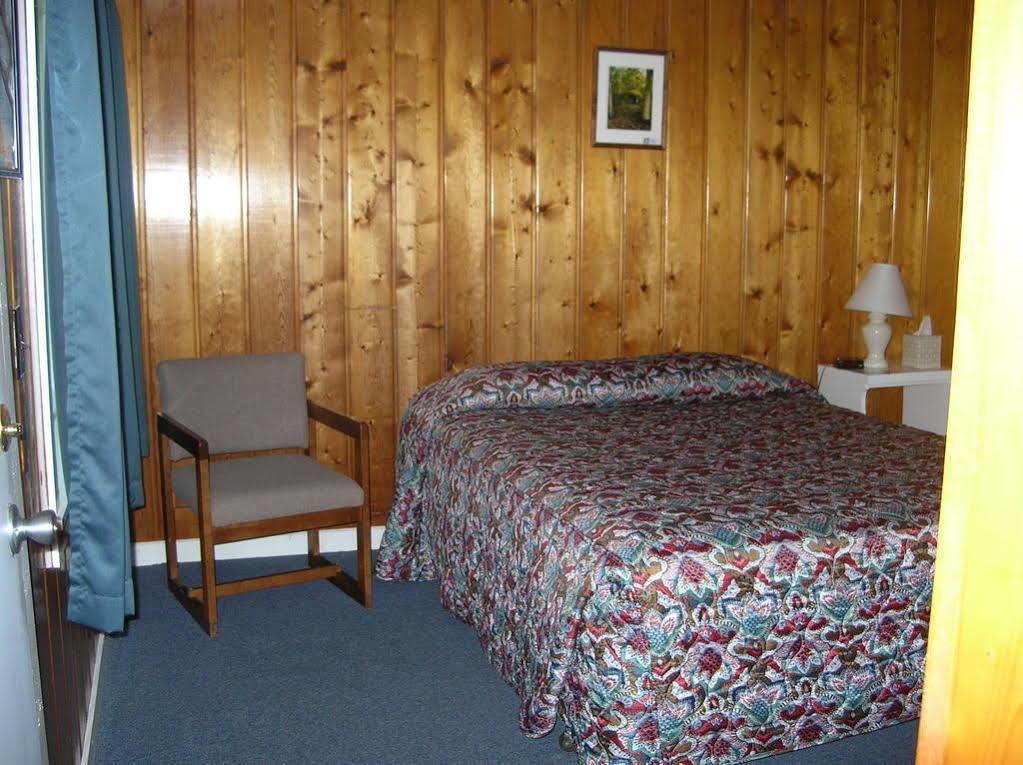 Little River Motel Saint Regis St. Regis ภายนอก รูปภาพ