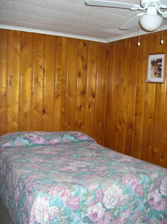 Little River Motel Saint Regis St. Regis ภายนอก รูปภาพ